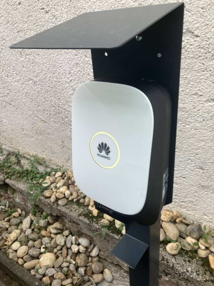 Stojan pre nabíjacie stanice Huawei Wallbox AP22N-EU - z blízka