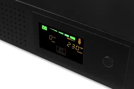 Záložný zdroj UPS VOLT RackUPS 850VA/480W, 19" 2U, LCD, batéria 1x9Ah – detail displeja